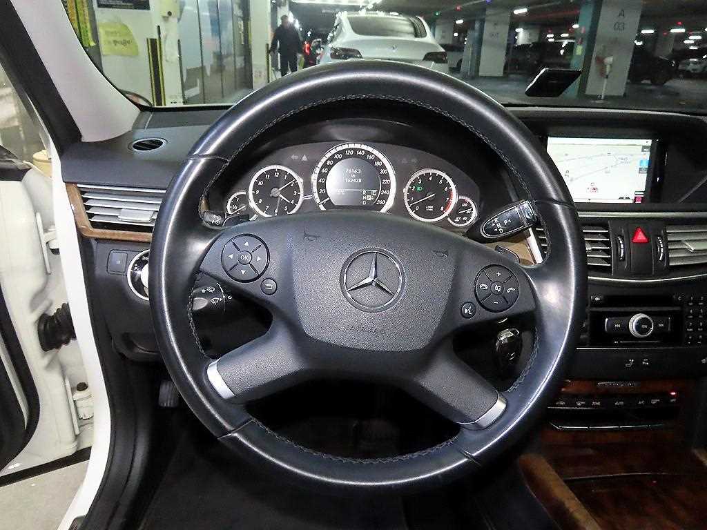 Mercedes Benz E class - Vista 8