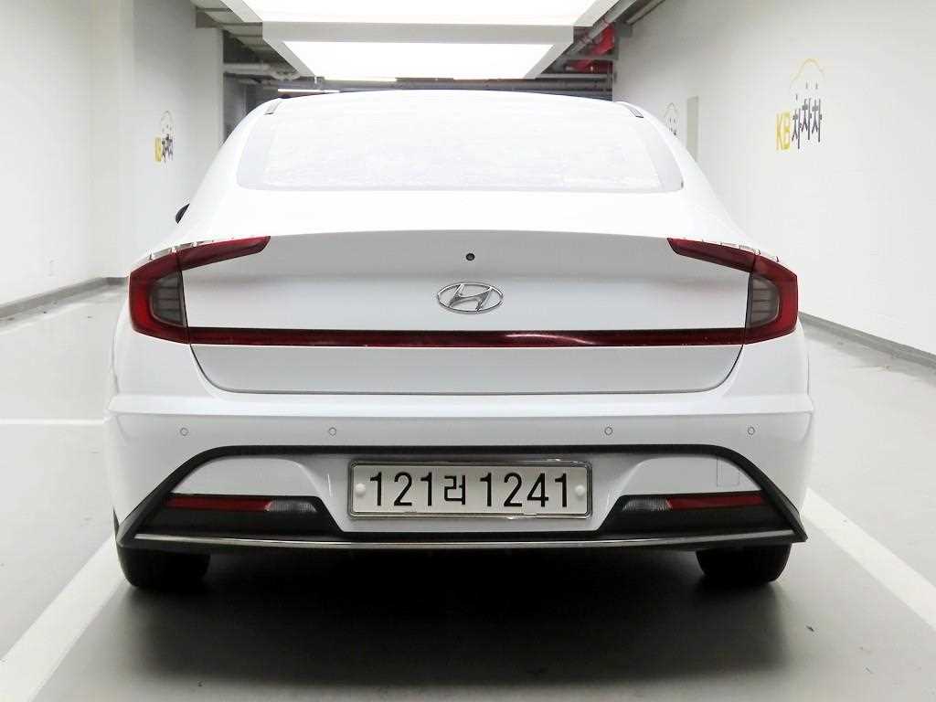 HYUNDAI Sonata - Vista 3