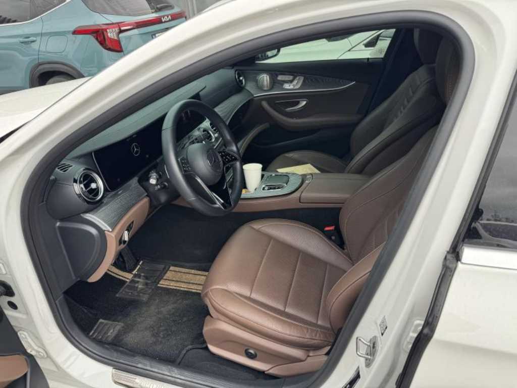 Mercedes Benz E class - Vista 4