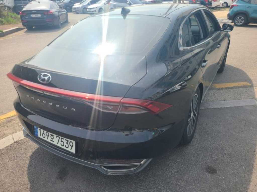 HYUNDAI Grandeur - Vista 5