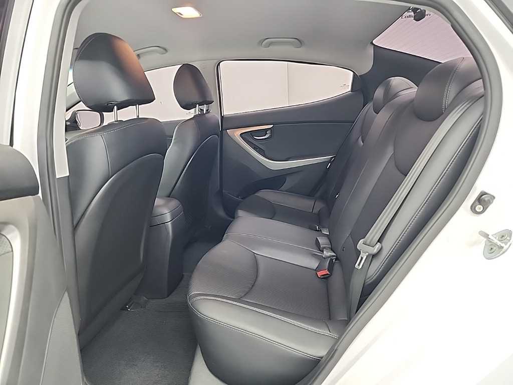 HYUNDAI Avante - Vista 12