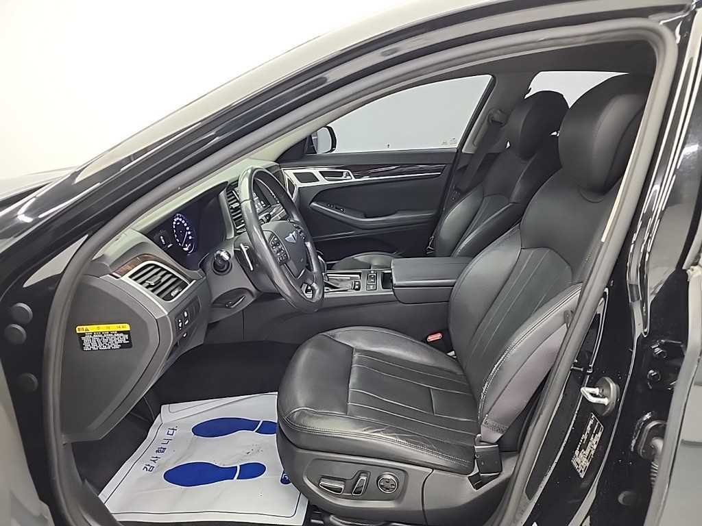 HYUNDAI Genesis - Vista 11
