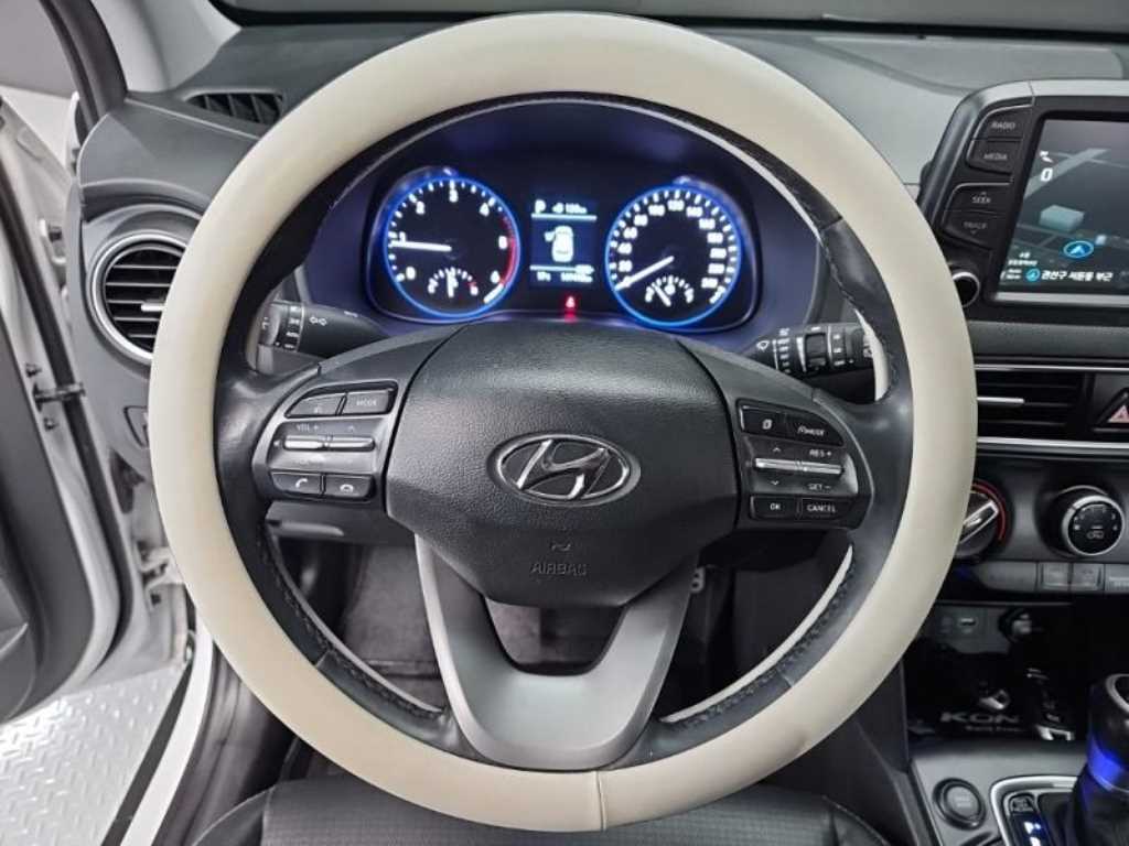 HYUNDAI Kona - Vista 7