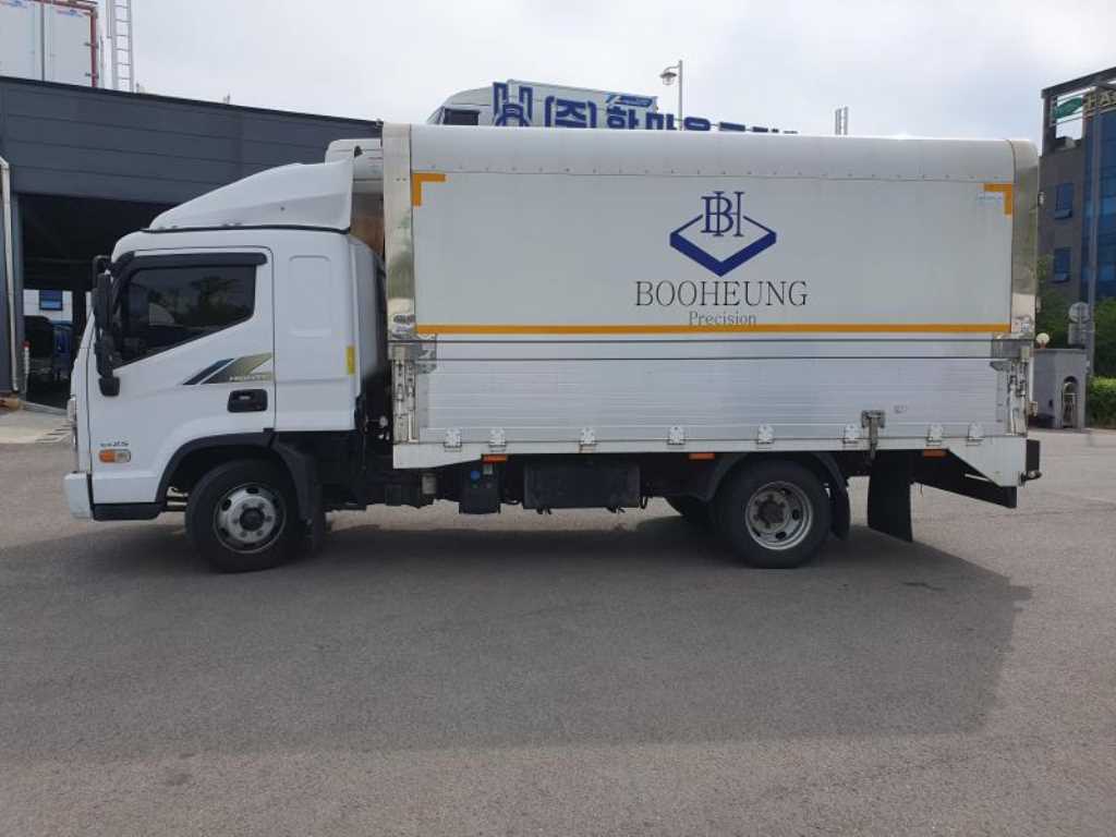 medium and large cargo truck - Vista 2