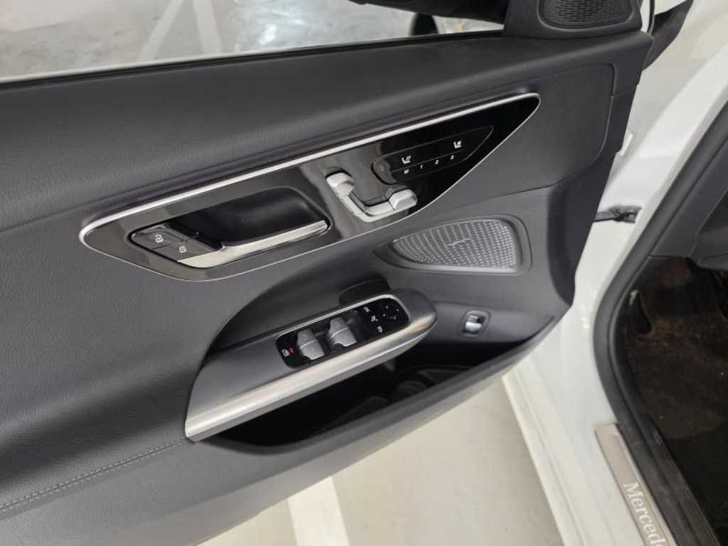 Mercedes Benz C Class - Vista 5