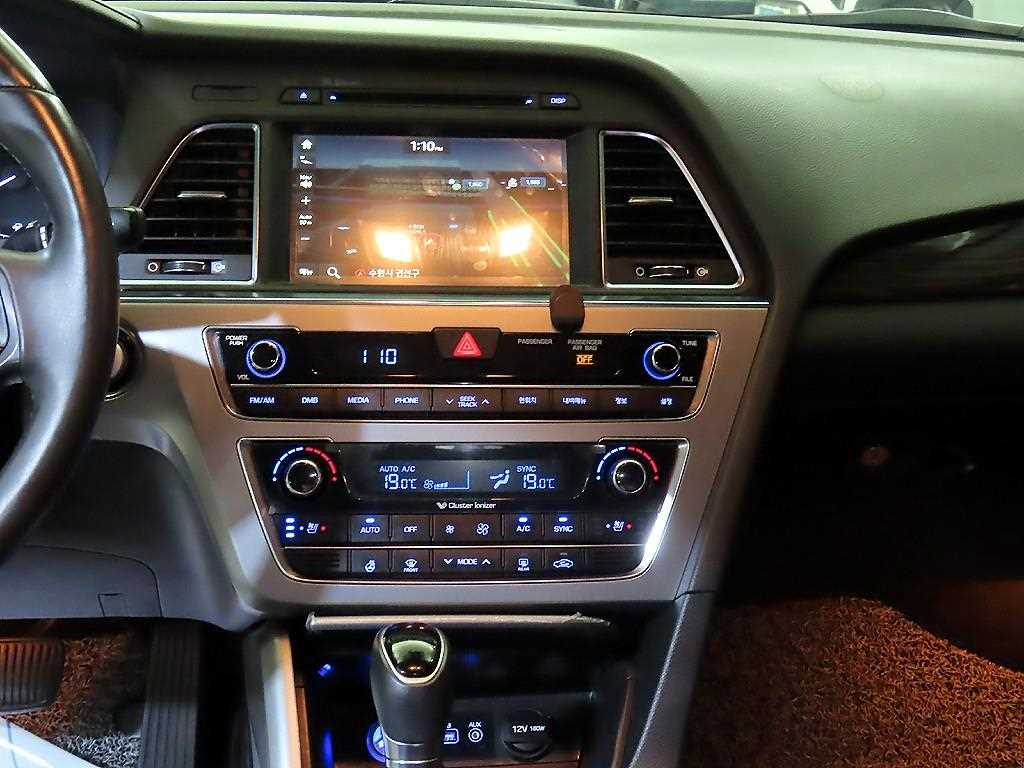 HYUNDAI Sonata - Vista 12