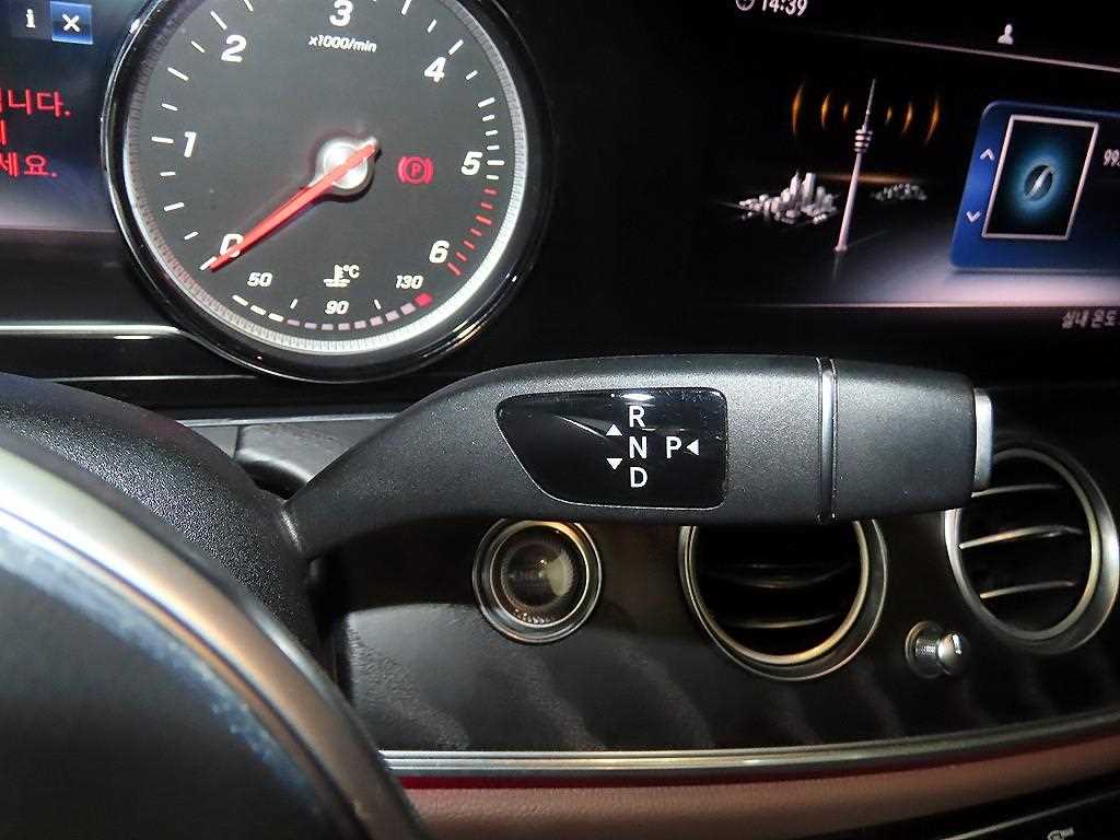 Mercedes Benz E class - Vista 12