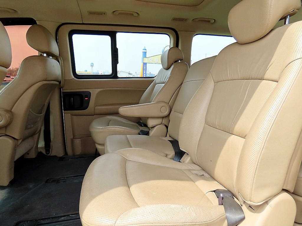 HYUNDAI Starex - Vista 6