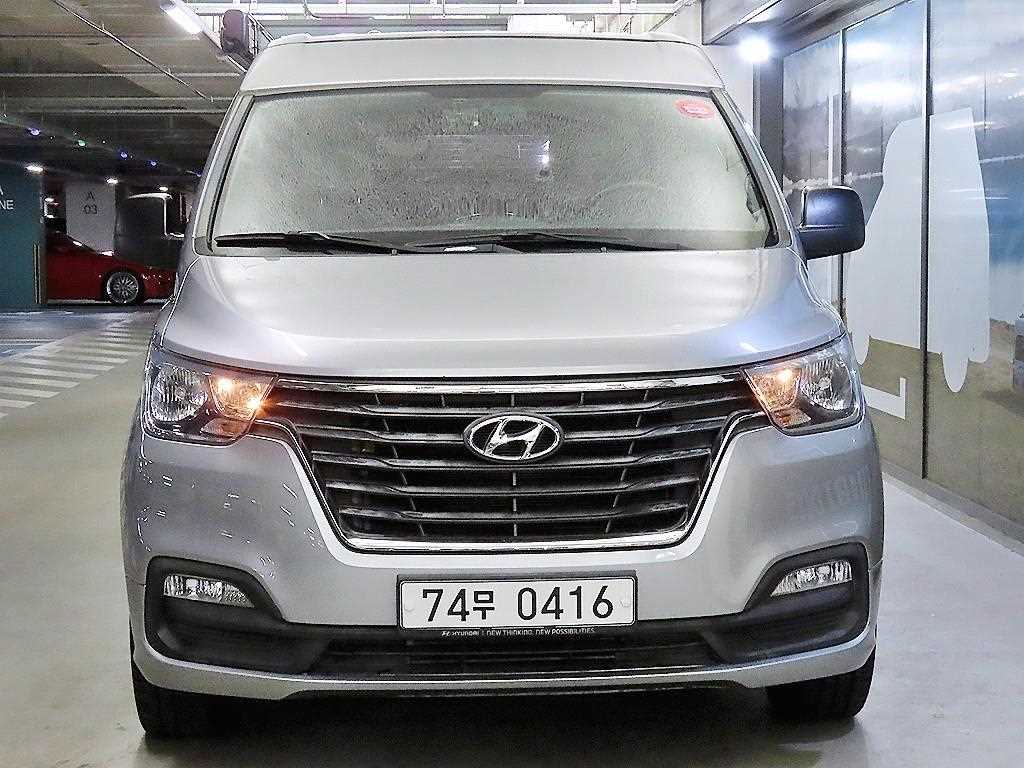 HYUNDAI Starex - Vista 2