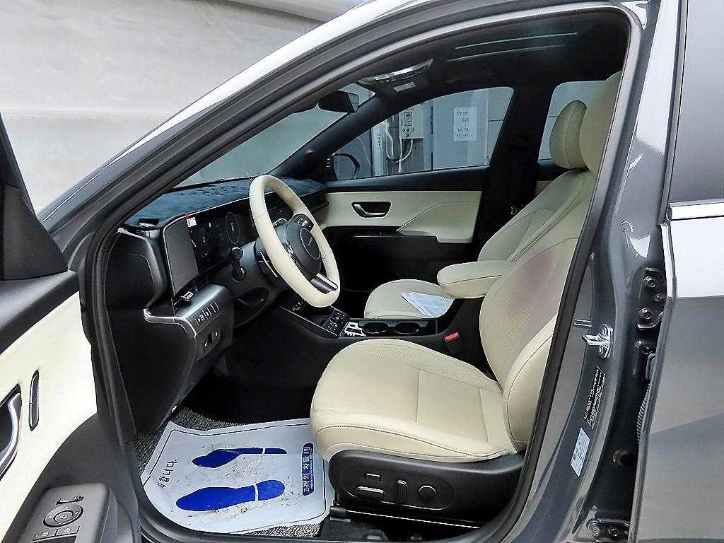 HYUNDAI Kona - Vista 5