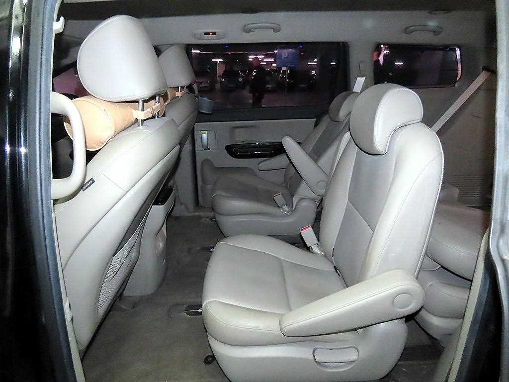 KIA Carnival - Vista 7