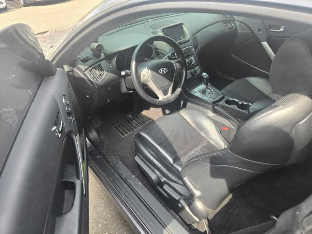 HYUNDAI Genesis - Vista 4