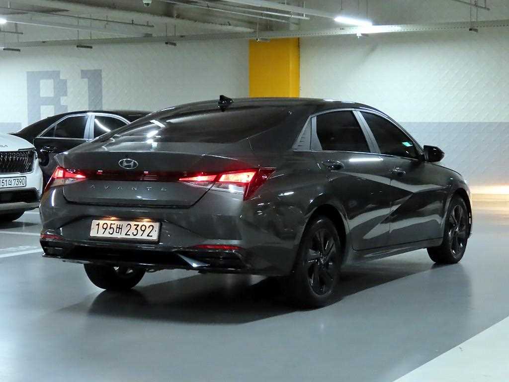 HYUNDAI Avante - Vista 4