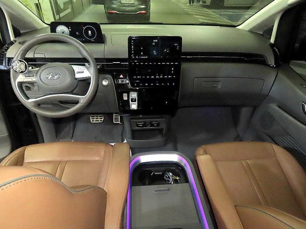HYUNDAI Staria - Vista 10