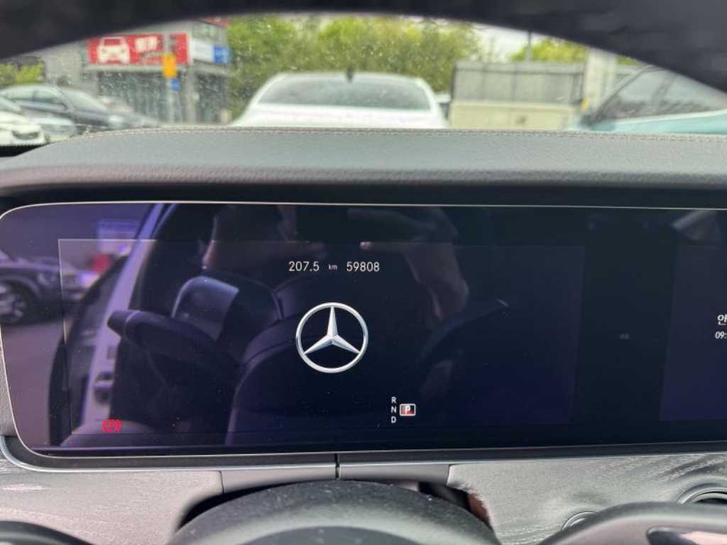 Mercedes Benz E class - Vista 6