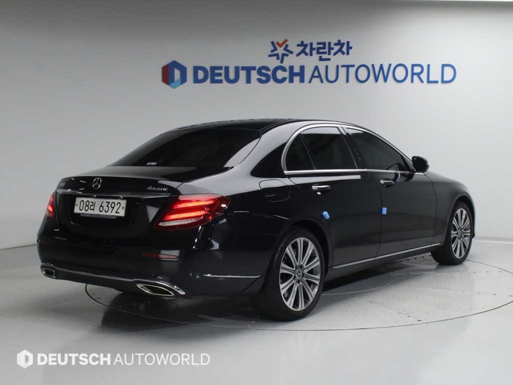 Mercedes Benz E class - Vista 2