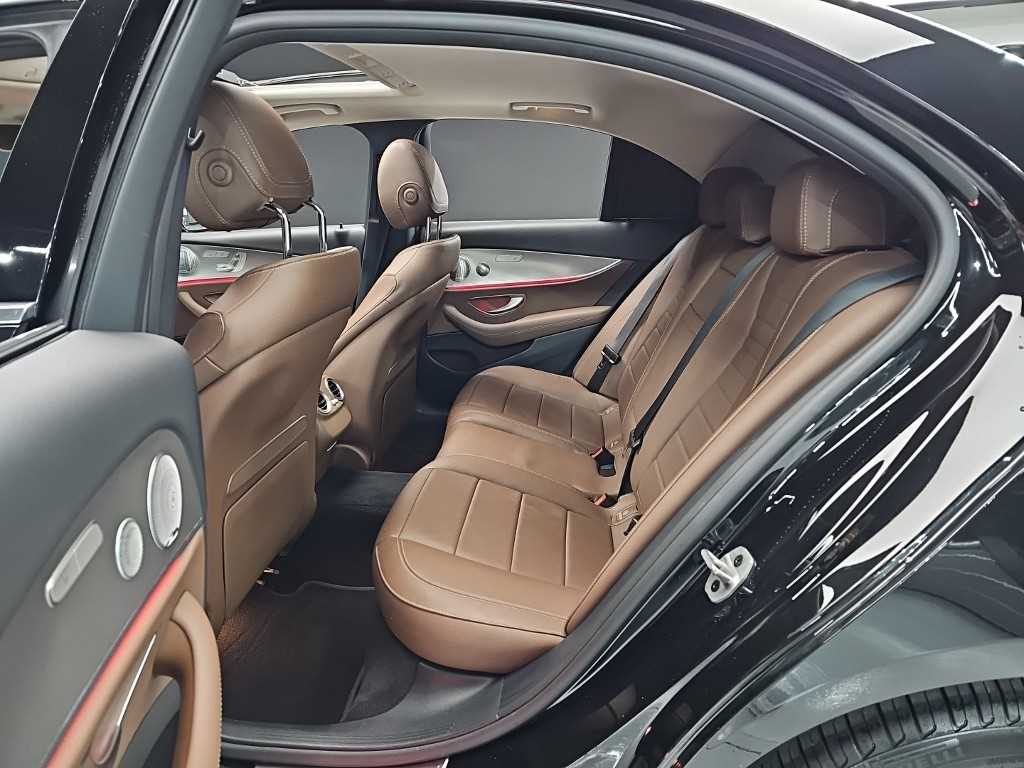 Mercedes Benz E class - Vista 12