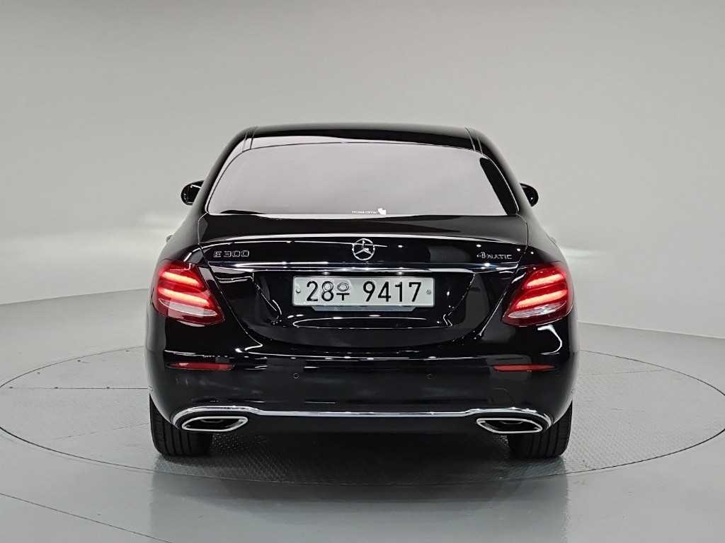Mercedes Benz E class - Vista 3