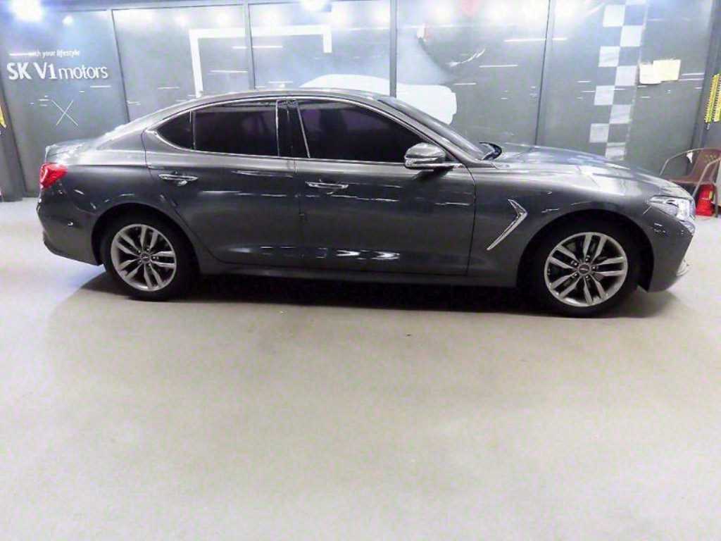 Genesis G70 - Vista 3