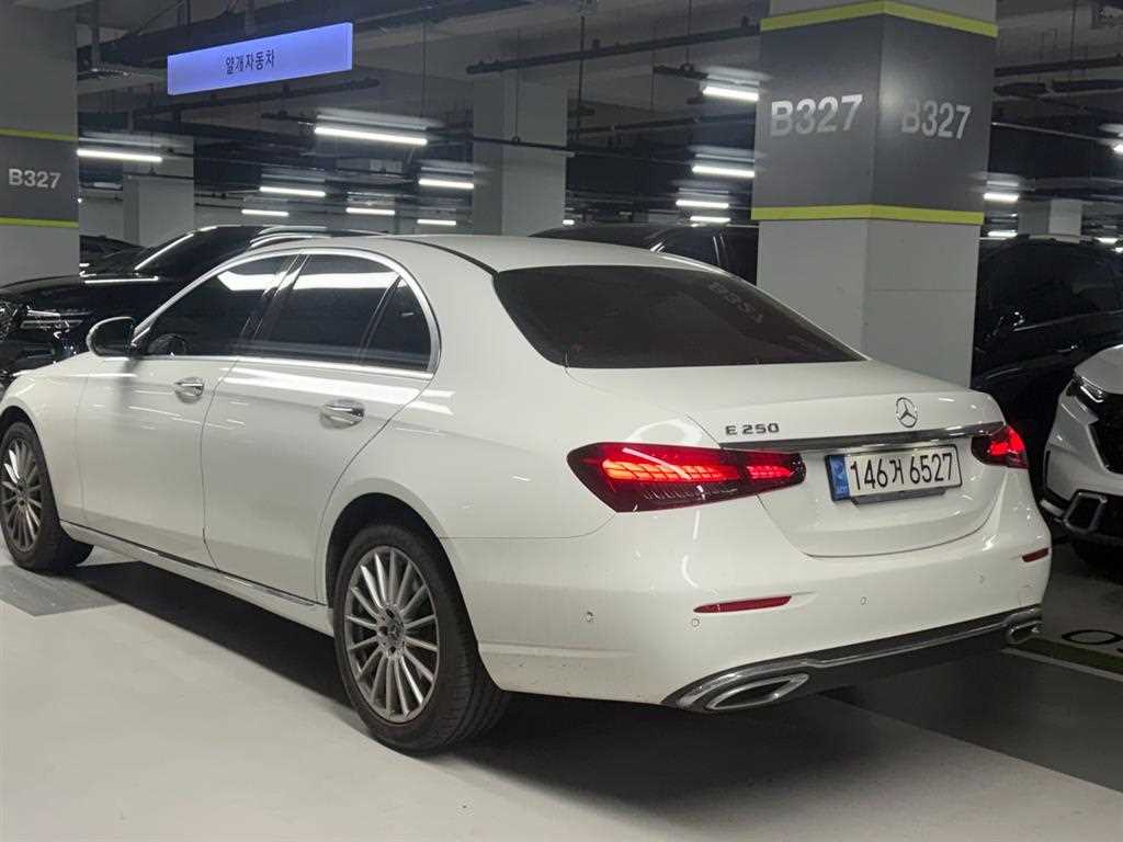 Mercedes Benz E class - Vista 3