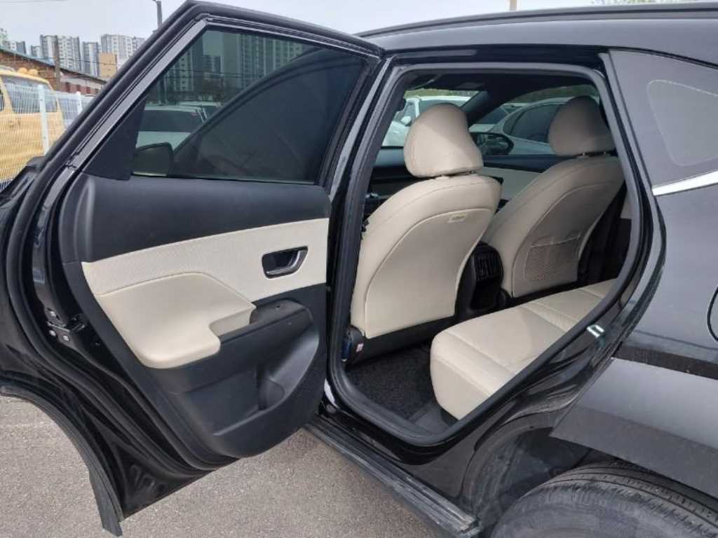 HYUNDAI Kona - Vista 8