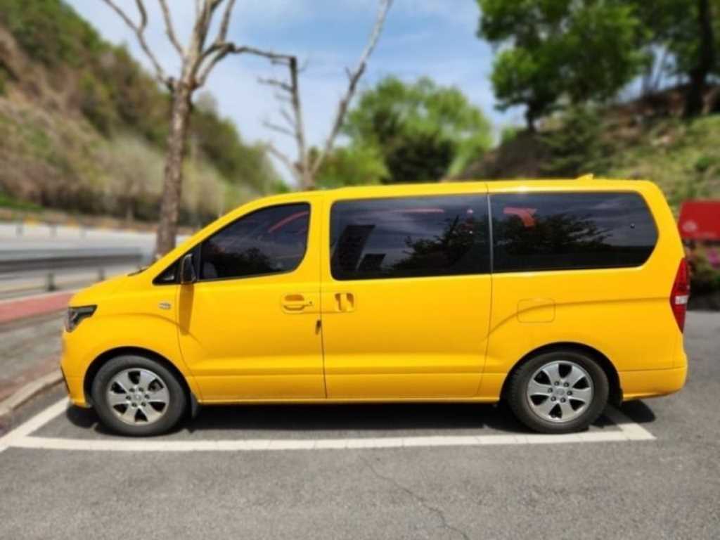 HYUNDAI Starex - Vista 3