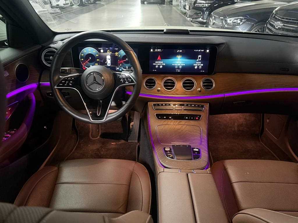 Mercedes Benz E class - Vista 8