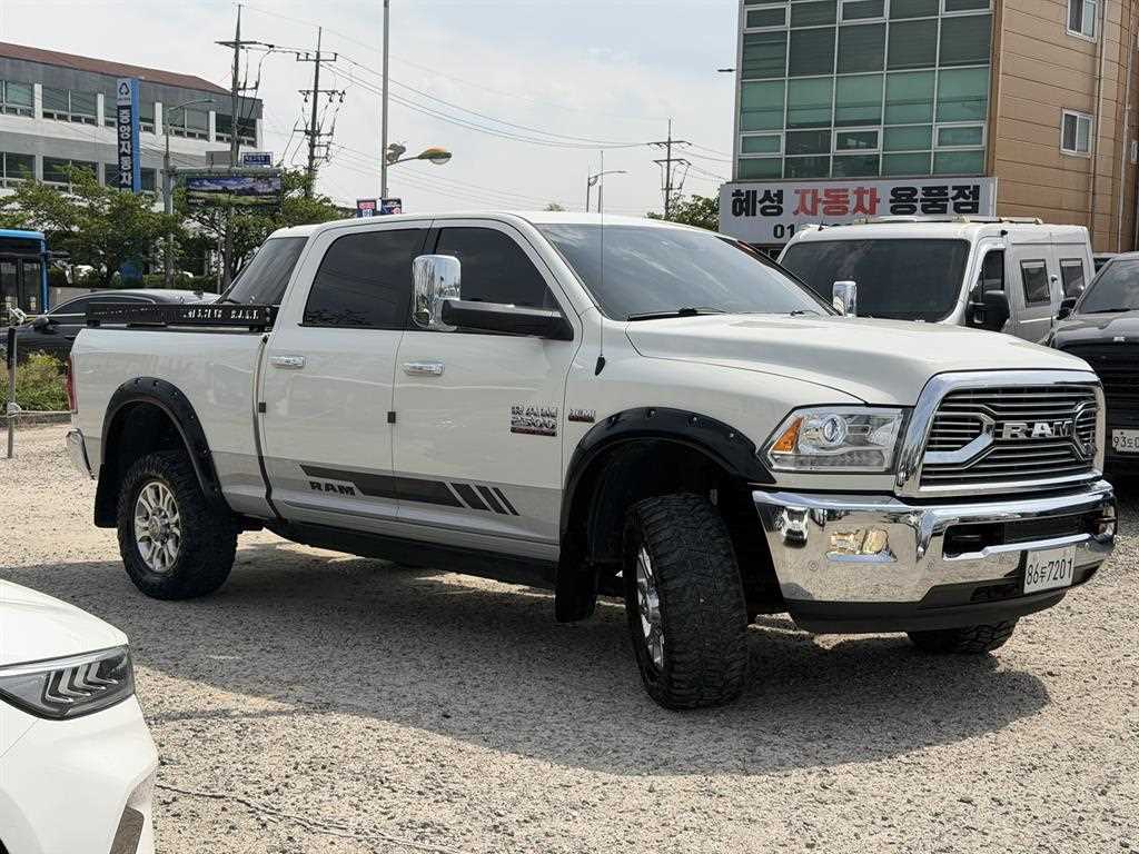 DODGE Rampic Up - Vista 4