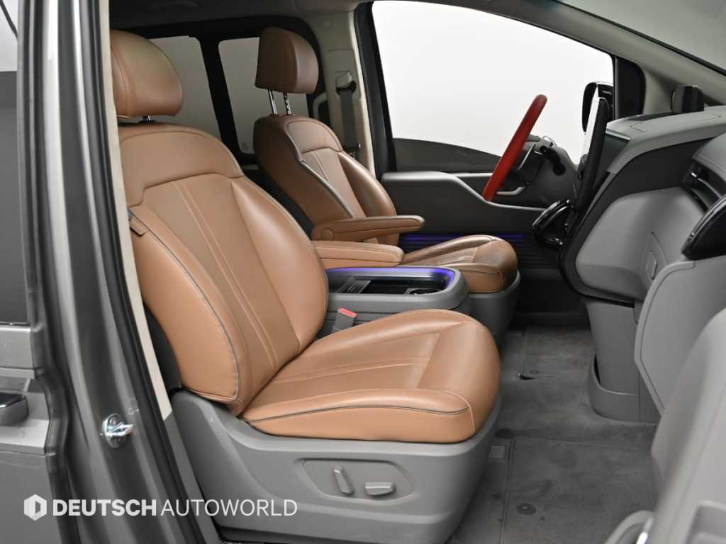 HYUNDAI Staria - Vista 10