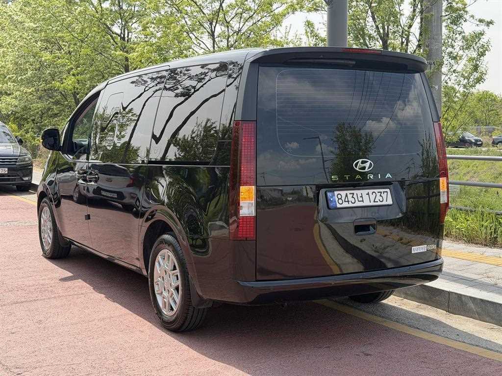 HYUNDAI Staria - Vista 6