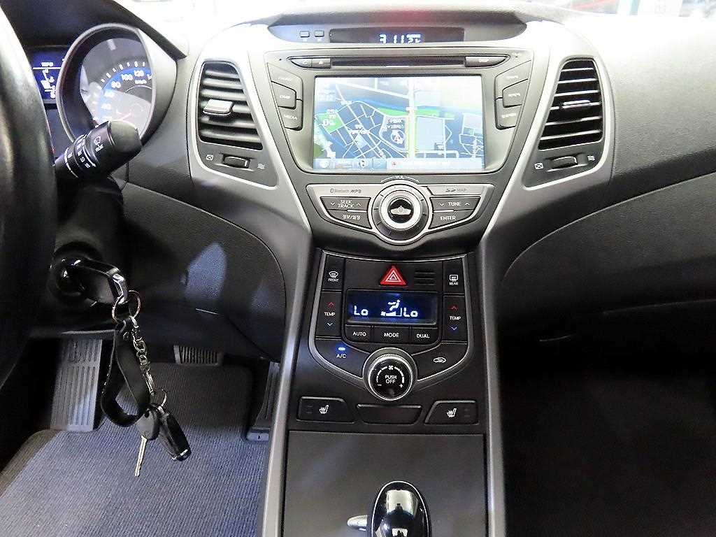 HYUNDAI Avante - Vista 11
