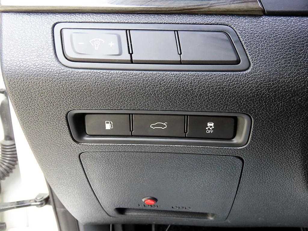 HYUNDAI Sonata - Vista 12