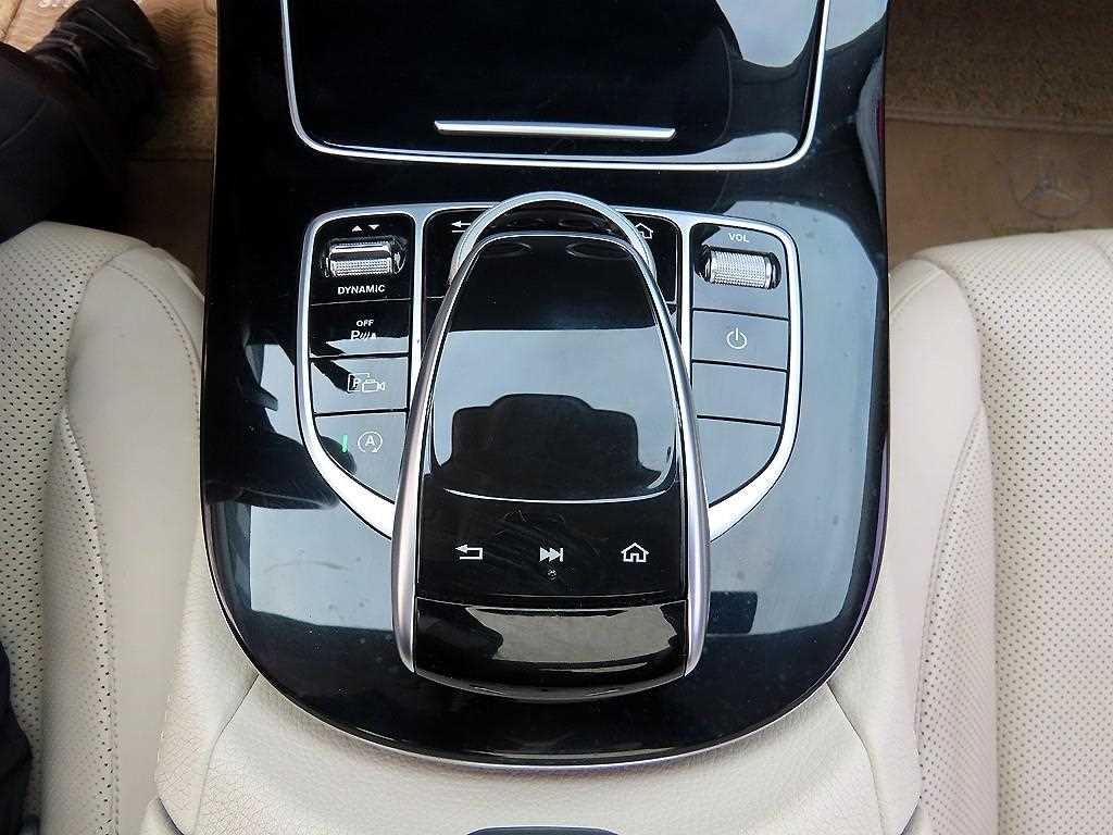 Mercedes Benz E class - Vista 12