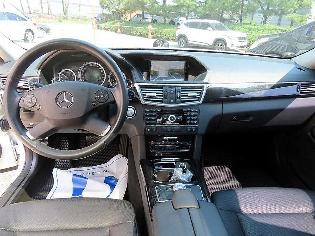 Mercedes Benz E class - Vista 7