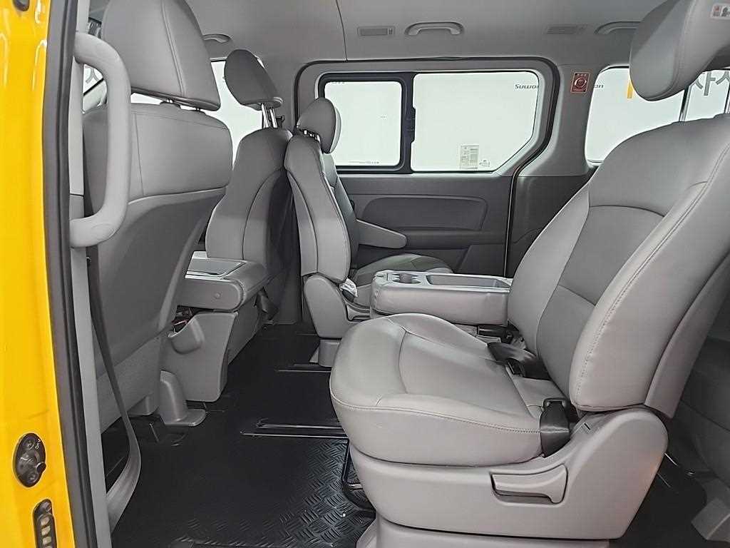 HYUNDAI Starex - Vista 12