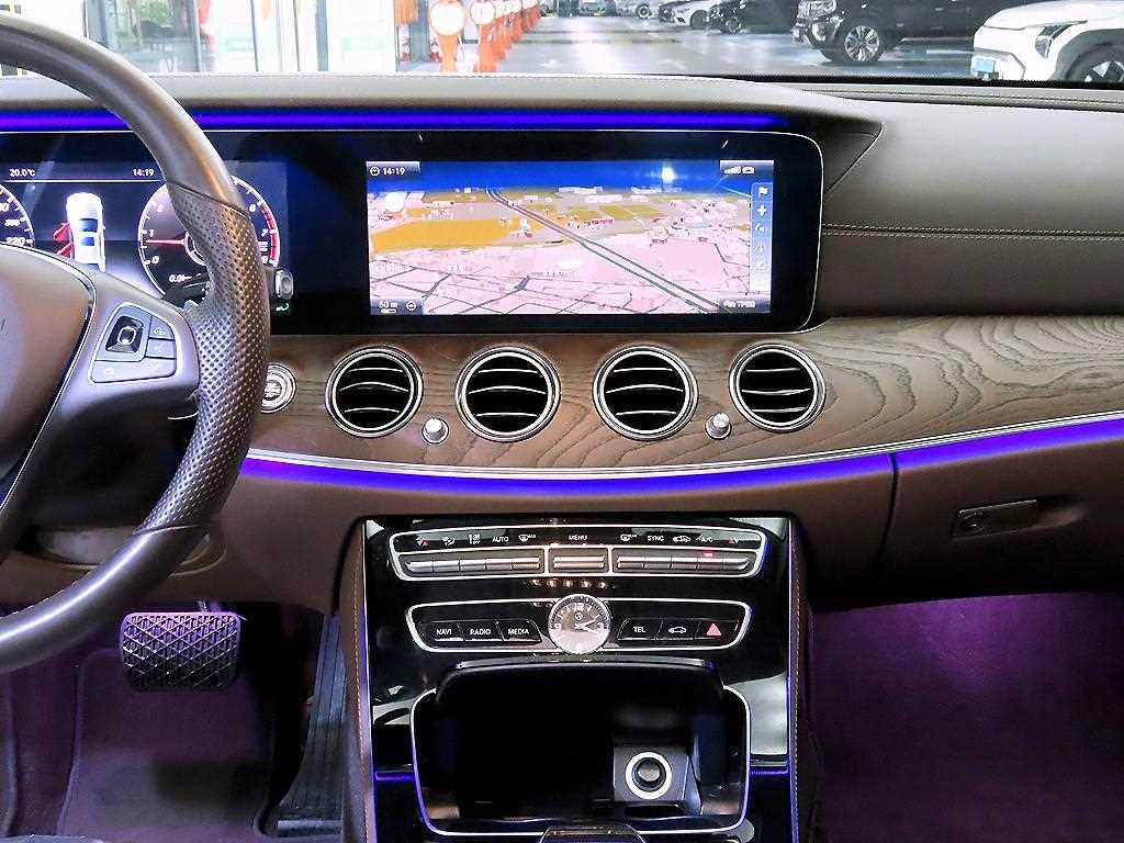 Mercedes Benz E class - Vista 11