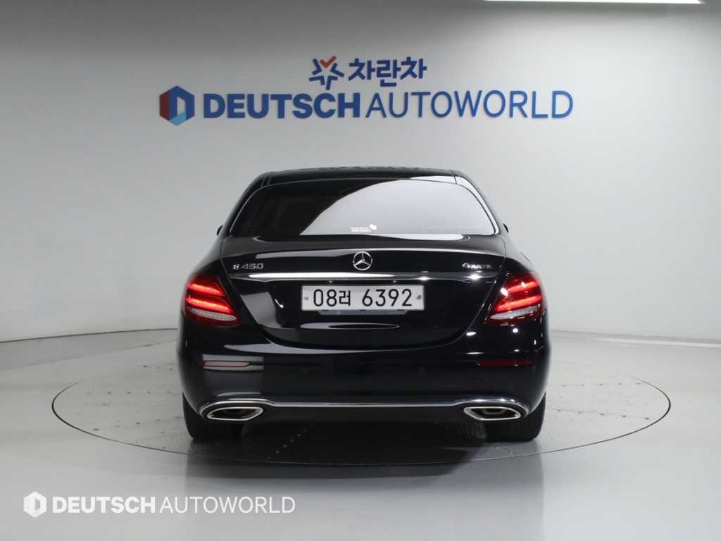 Mercedes Benz E class - Vista 4