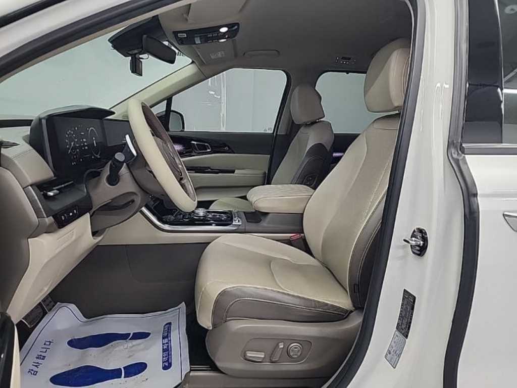 KIA Carnival - Vista 11