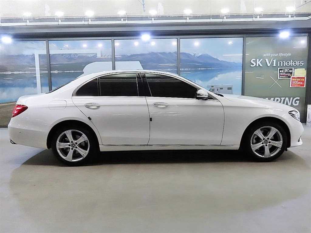 Mercedes Benz E class - Vista 3