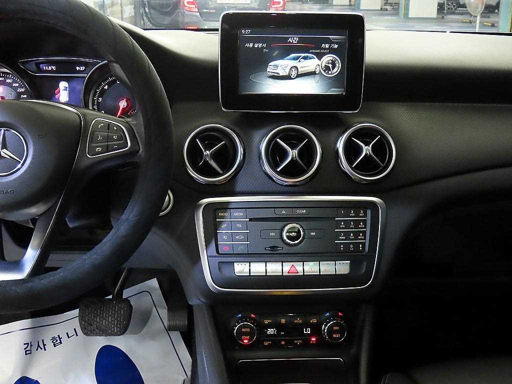Mercedes Benz GLA Class - Vista 11