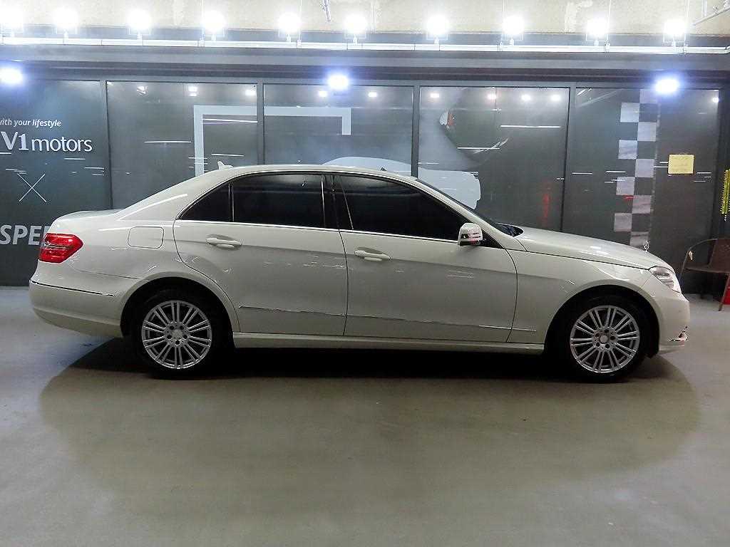 Mercedes Benz E class - Vista 3