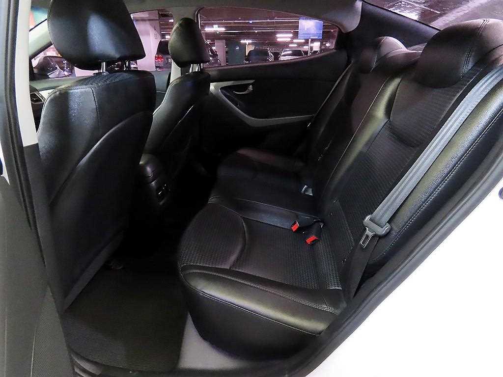 HYUNDAI Avante - Vista 7