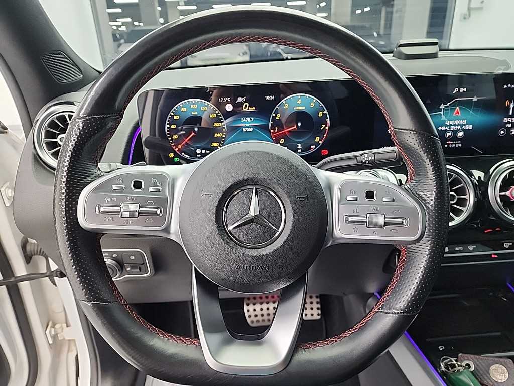 Mercedes Benz GLB Class - Vista 9