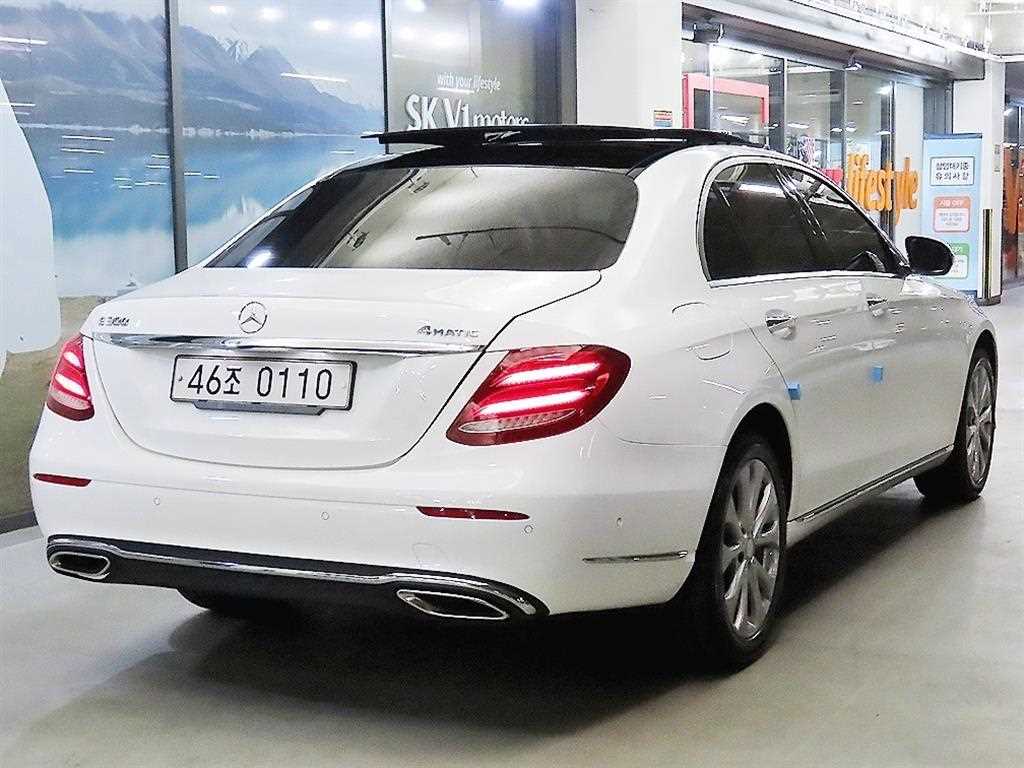 Mercedes Benz E class - Vista 4