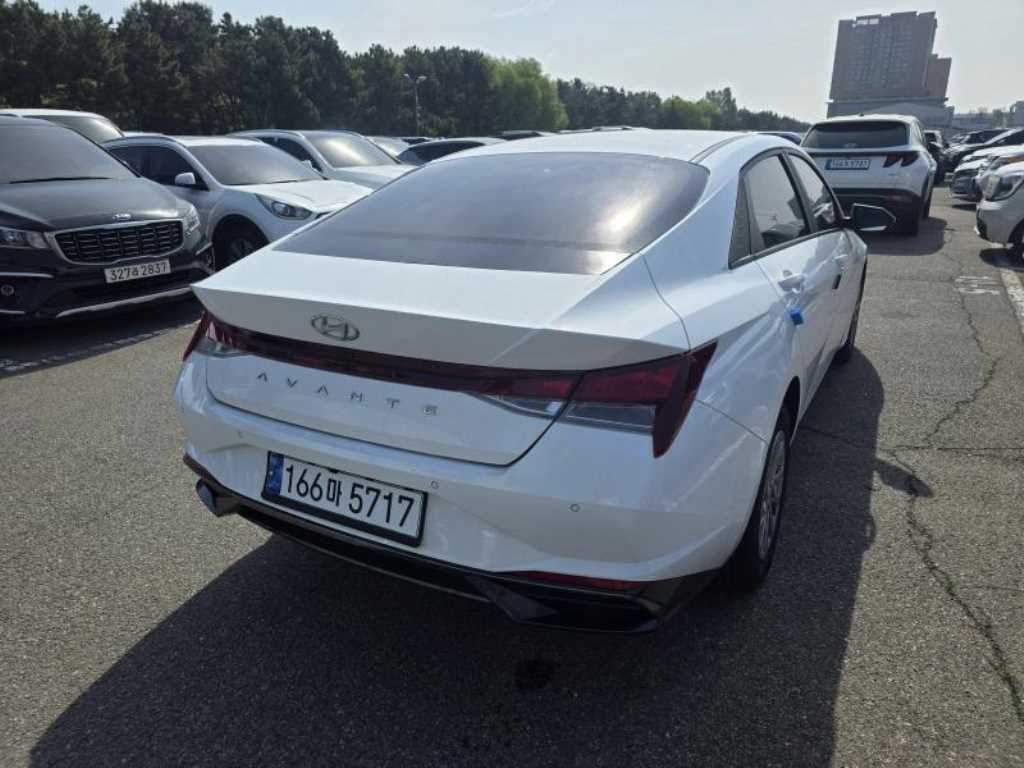 HYUNDAI Avante - Vista 4