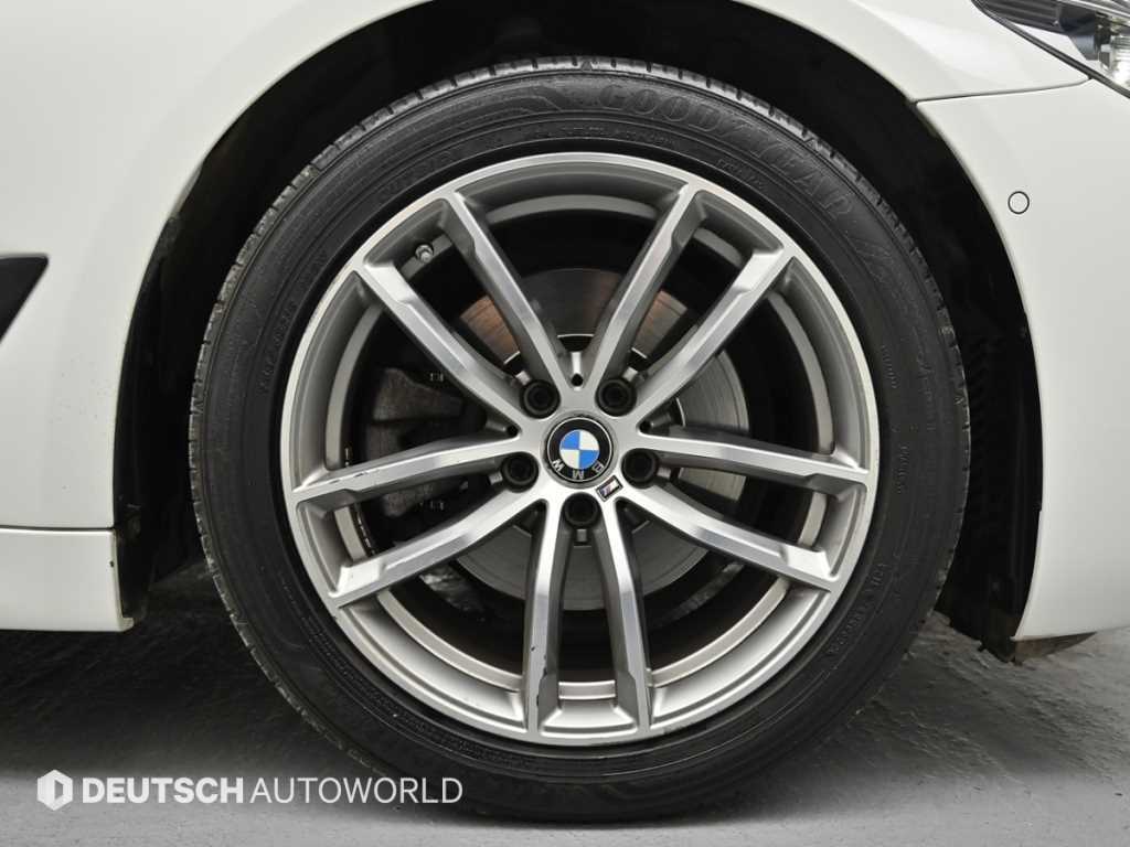 BMW 5 Series - Vista 5