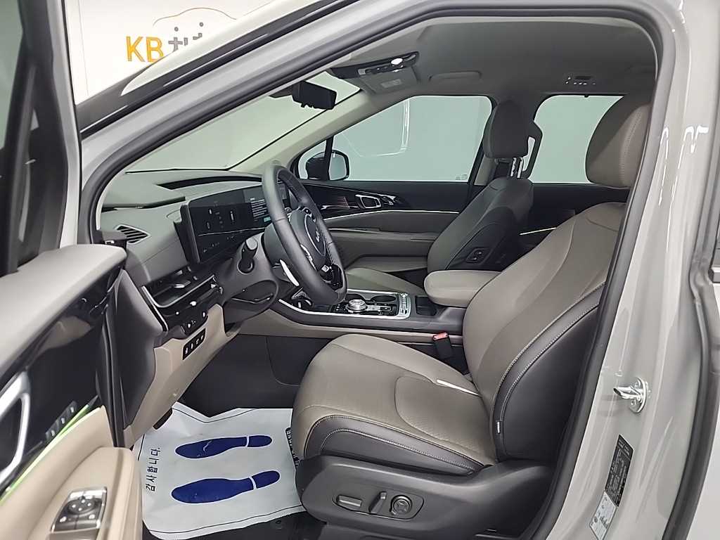KIA Carnival - Vista 11