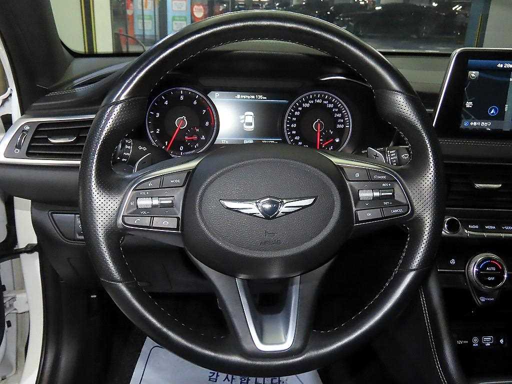 Genesis G70 - Vista 8