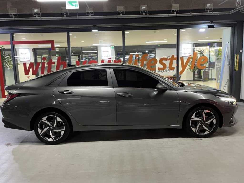 HYUNDAI Avante - Vista 3