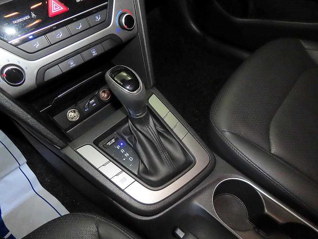 HYUNDAI Avante - Vista 12